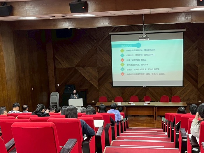 114-11-22 校友分享會合照圖片