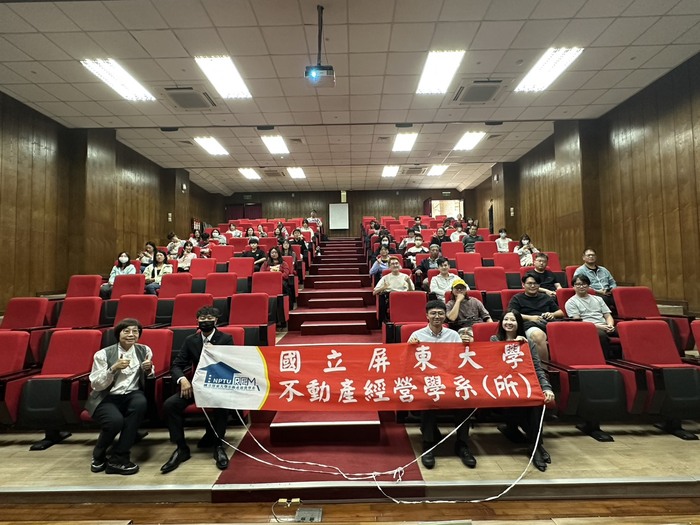 114-11-22 校友分享會合照圖片